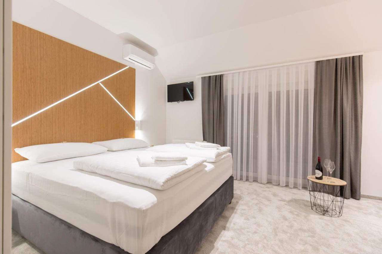 Apartmani I Sobe Pejacevic Osijek Buitenkant foto